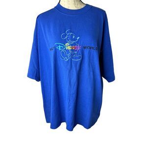 Vintage Walt Disney World Men's Large Embroidered‎ Mickey Mouse Rainbow T Shirt